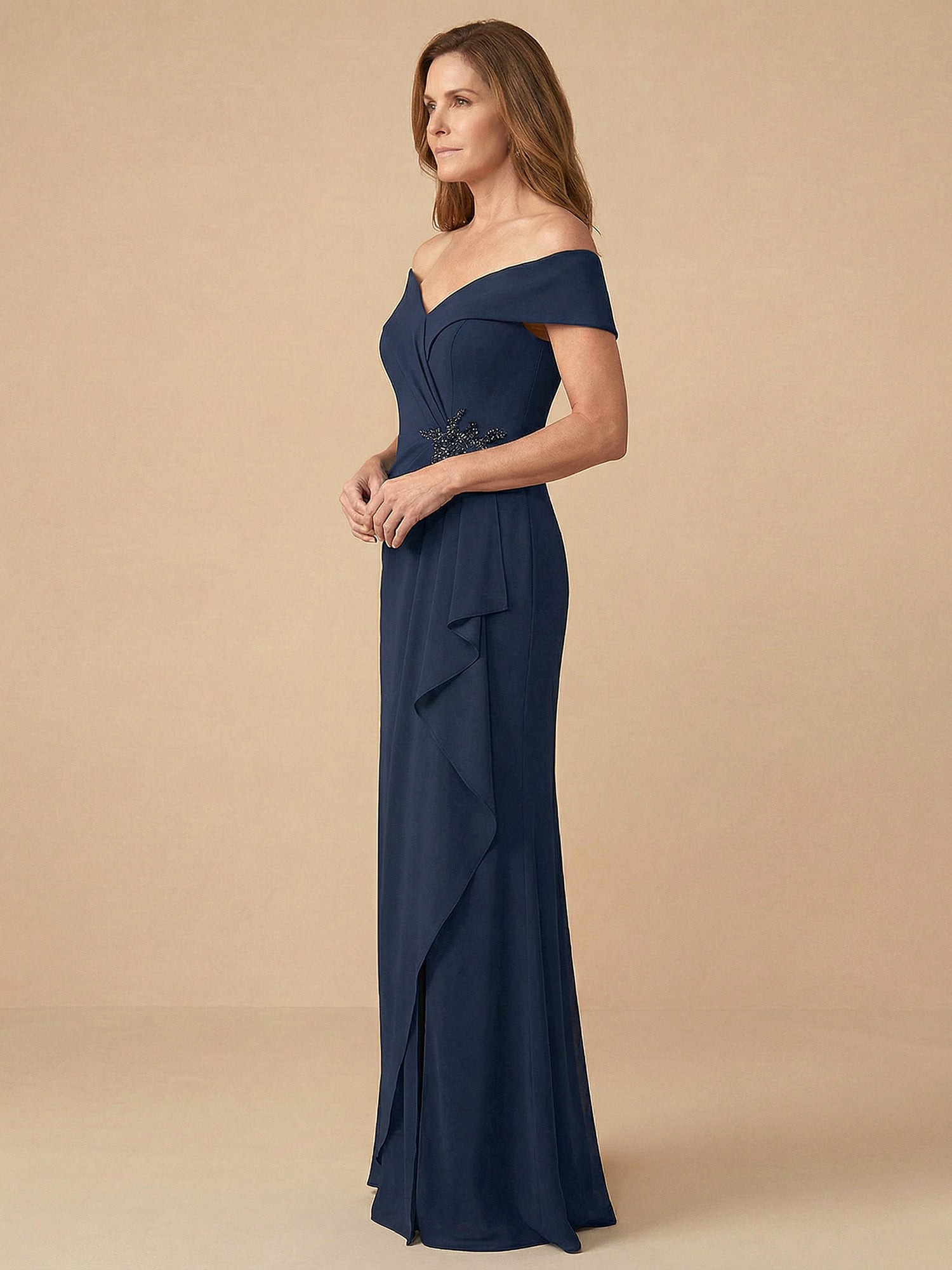 Schulterfreies Rüschen-Chiffon Kleid für die Mutter der Braut mit Applikationen