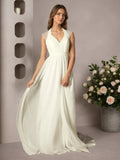 Cremefarbenes, plissiertes Chiffonkleid in A-Linie
