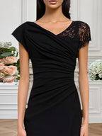 Vestido formal preto maxi com decote em V e renda
