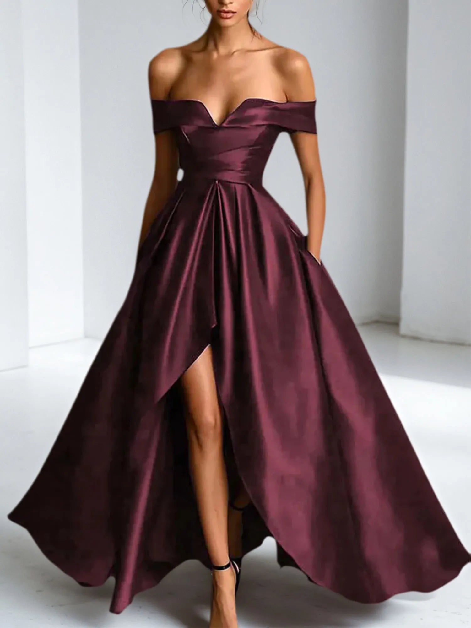 Vestido formal de satén corte en A con escote off-the-shoulder y abertura maxi