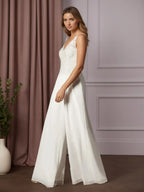 Vestido de novia blanco de encaje y gasa, con escote en V y pantalones