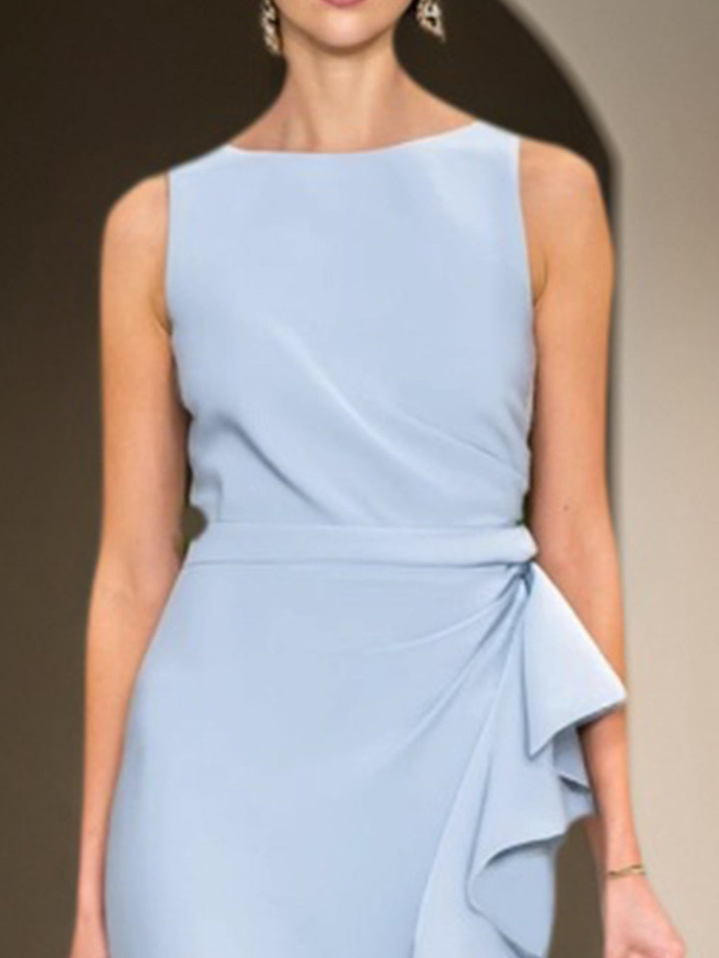 Vestido formal para invitada de boda azul con cuello redondo y volantes maxi