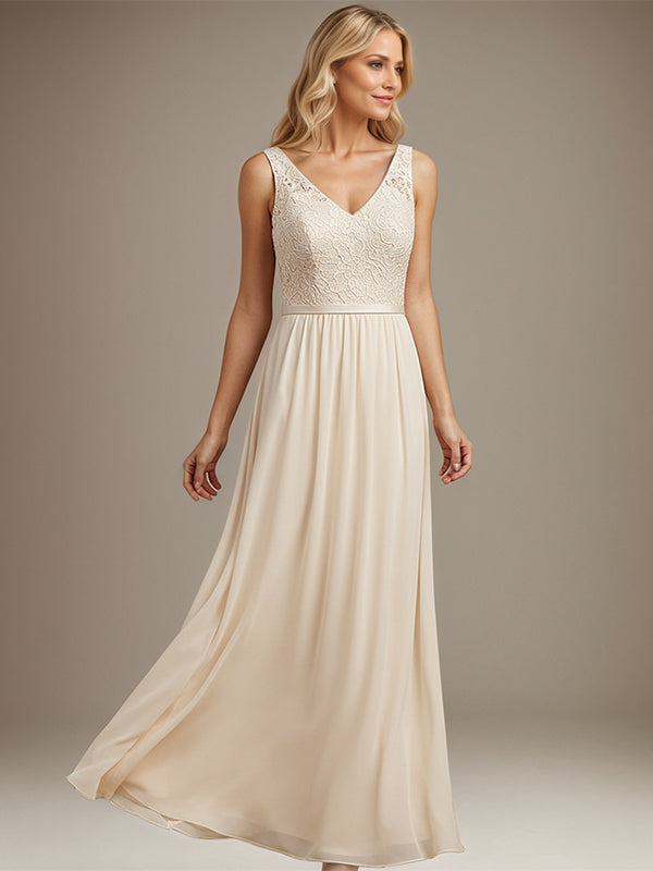 Abito da madre della sposa in chiffon e pizzo blu polvere a linea A, scollo a V e lunghezza fino a terra