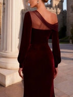 Abendformelles burgunderrotes Samt-Maxikleid mit einer Schulter