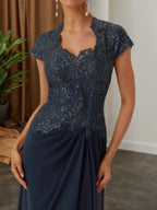 Vestido para madre de la novia o del novio en chiffon con encaje de lentejuelas azul violáceo, escote corazón, manga corta y línea A maxi