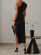 Schwarzes Ein-Schulter Kleid mit Schlitz A-Linien Midikleid