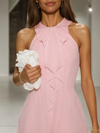 Robe midi ligne A en mousseline rose, dos nu, sans manches, col halter avec nœud à la taille