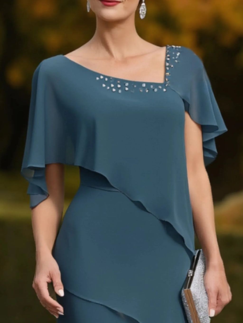 Vestido para madre de la novia azul asimétrico en capas hasta la rodilla