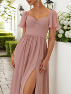 Rosa gerafftes Chiffon-Maxikleid mit Schnürung, quadratischem Ausschnitt, Trägern und Glockenärmeln im A-Linien-Stil
