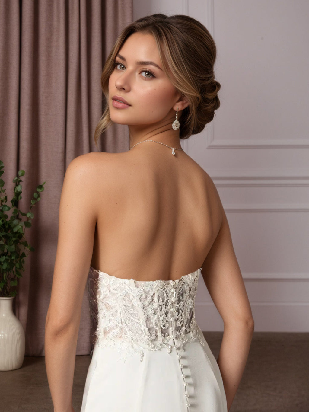Vestido de noiva sereia em renda branca com cetim e crepe nas costas