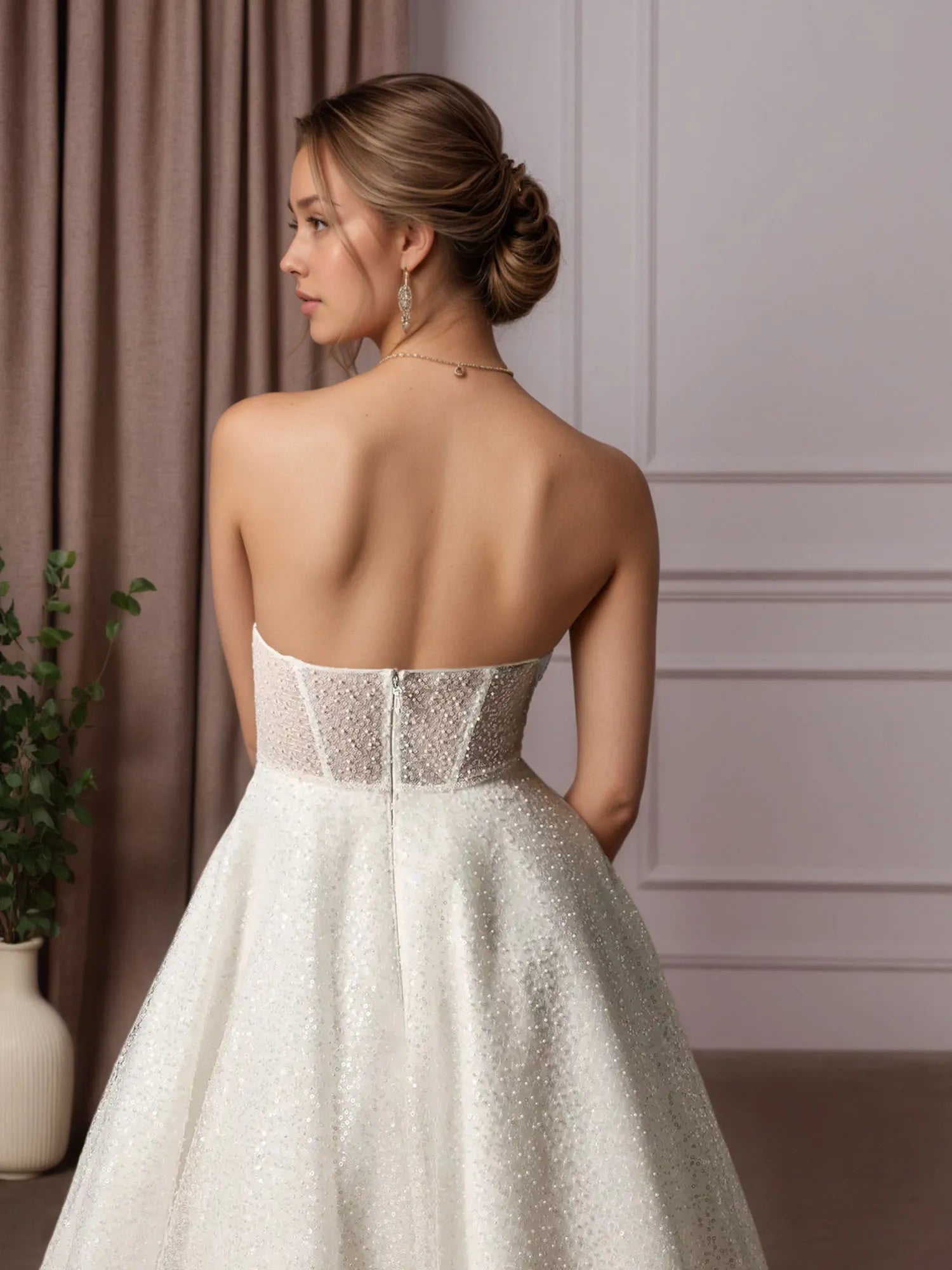 Vestido de novia blanco en línea A sin tirantes con cuentas