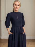 A-Linien Kleid mit hohem Kragen, tea-länge, Spitze und Chiffon, Brautmutterkleid mit Schleife