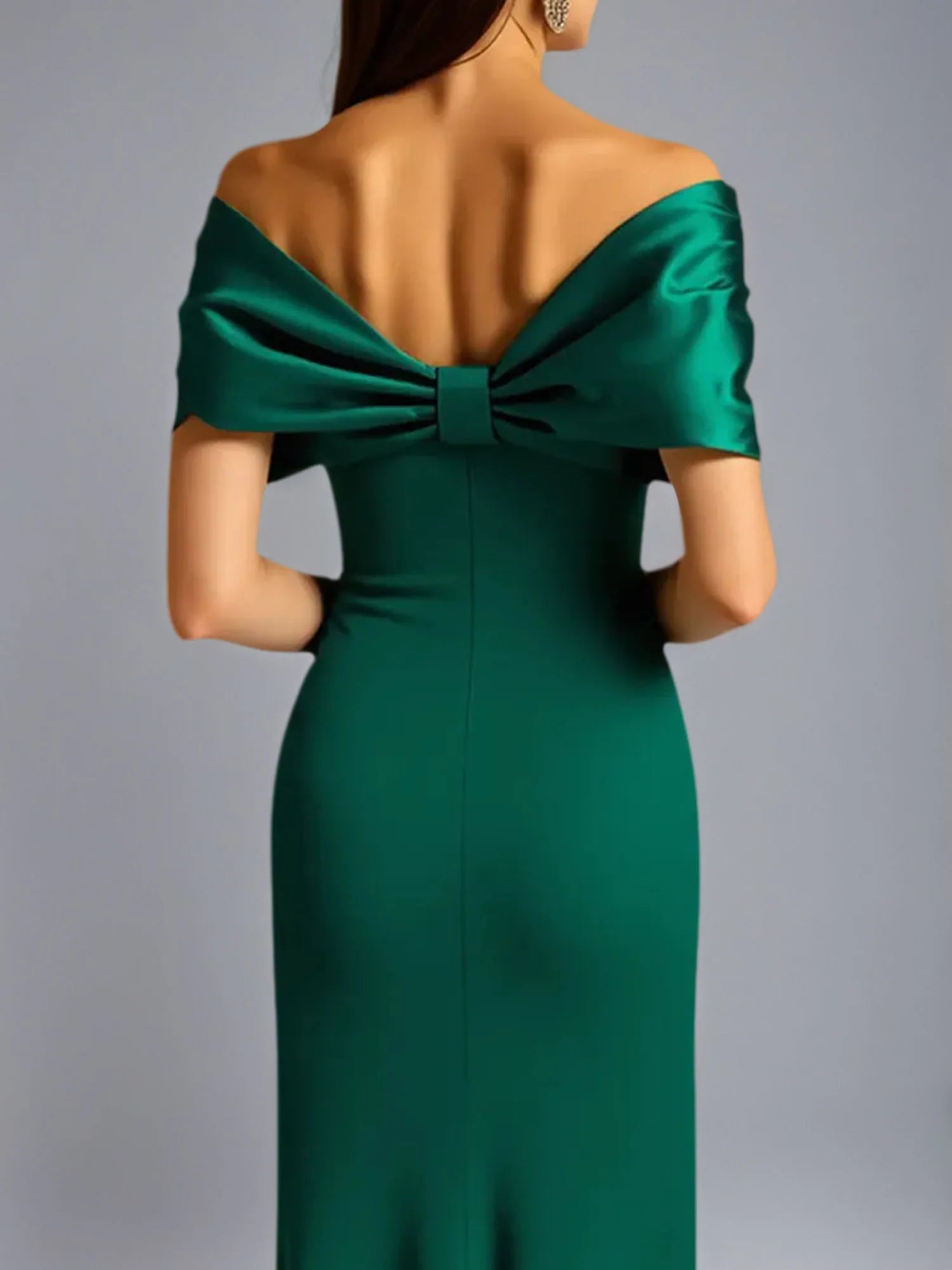 Vestido formal largo tipo tubo/columna con escote off the shoulder