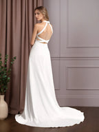 Robe de mariée blanche en satin stretch ligne A avec fente latérale