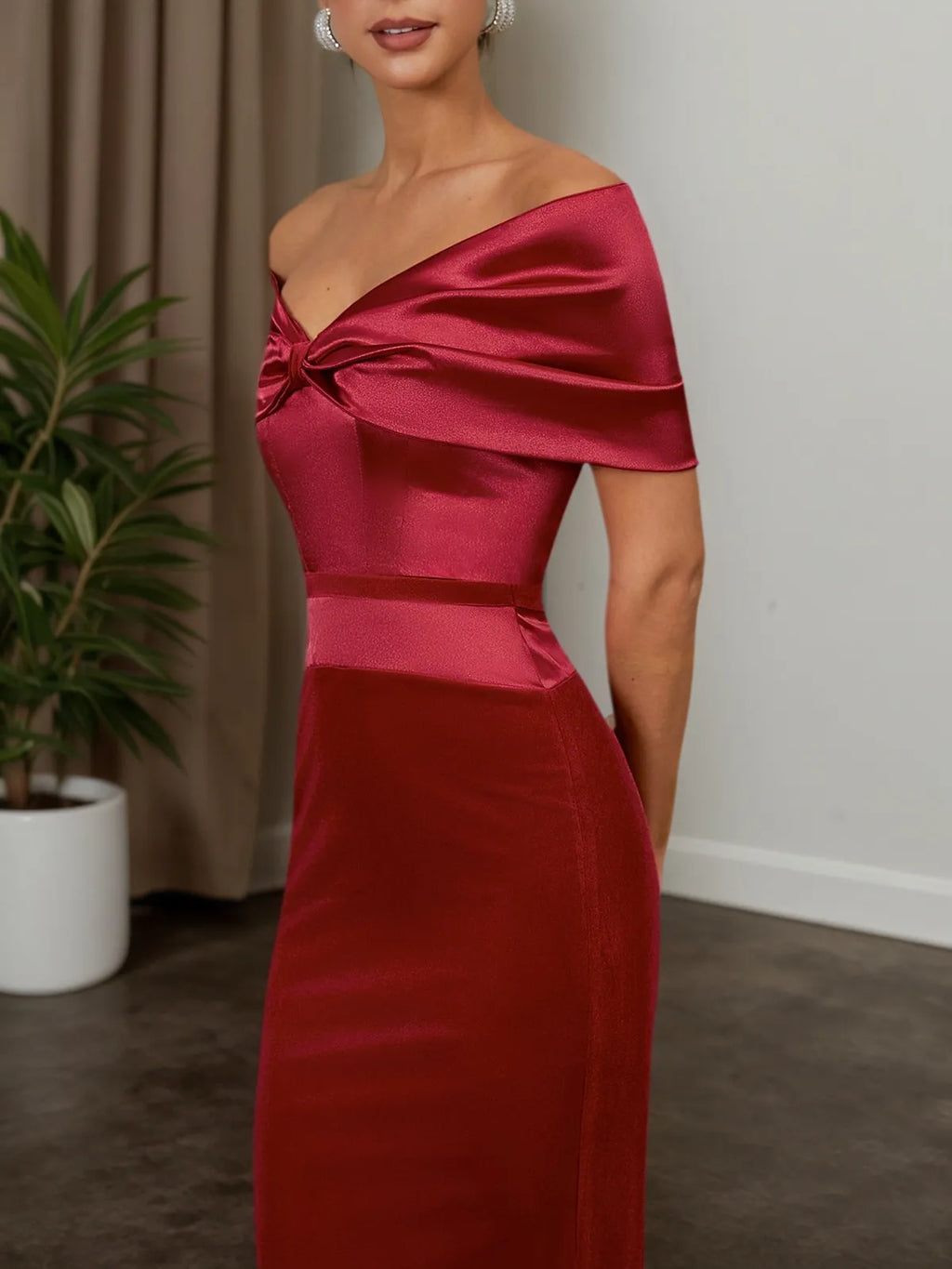 Vestido maxi de terciopelo rojo vino con escote barco y manga corta