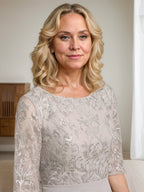 Robe mère de la mariée en ligne A, col rond, longueur genou, en dentelle et chiffon