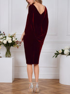 Eng anliegendes, knielanges Samtkleid mit Bootsausschnitt, Mutter-des-Braut-Kleid