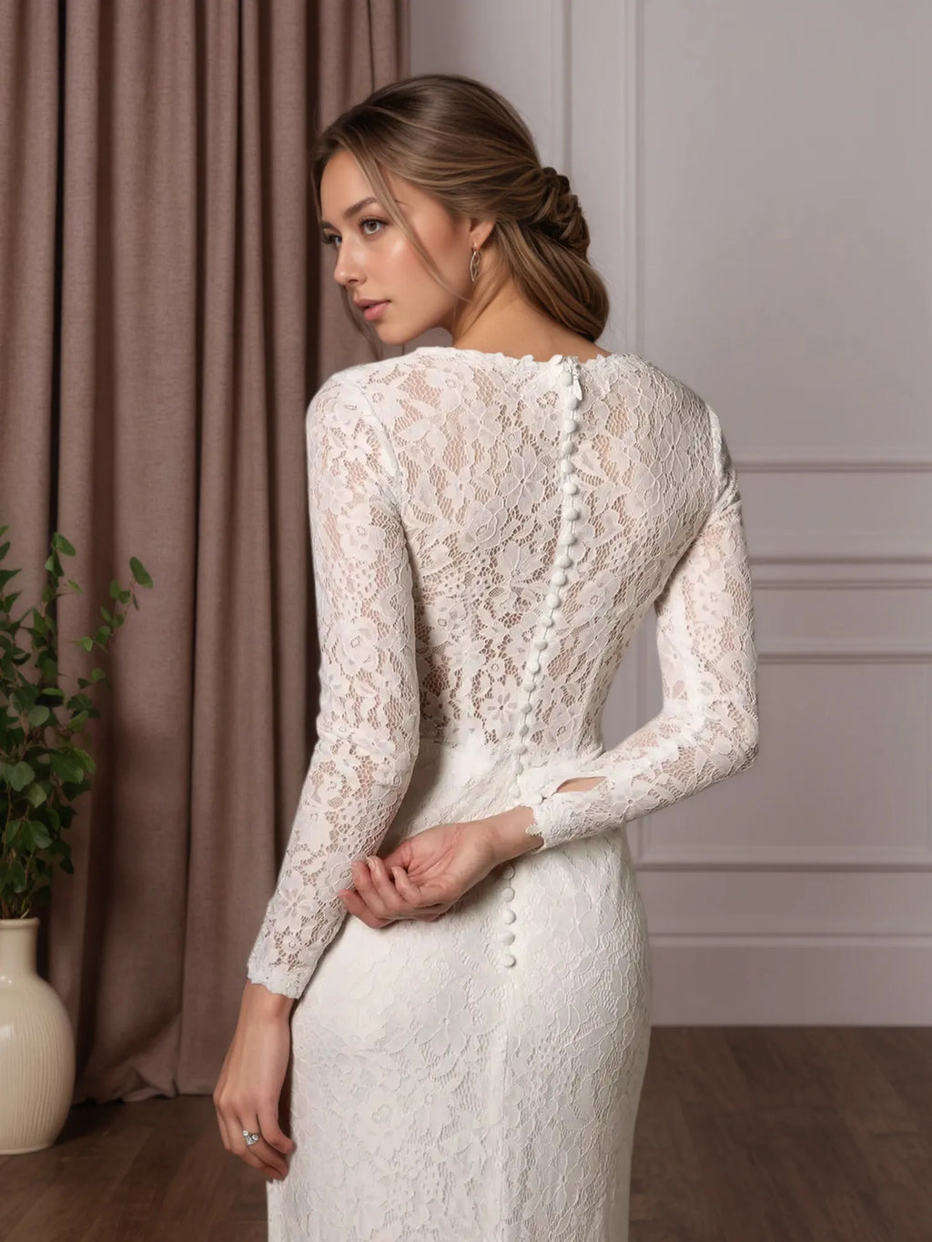 Vestido de novia blanco ajustado con escote en V y tul