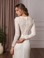 Vestido de novia blanco ajustado con escote en V y tul
