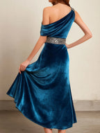 Formelles blaues Etuikleid mit Ein-Schulter-Träger, tailliertem Samt-Midikleid