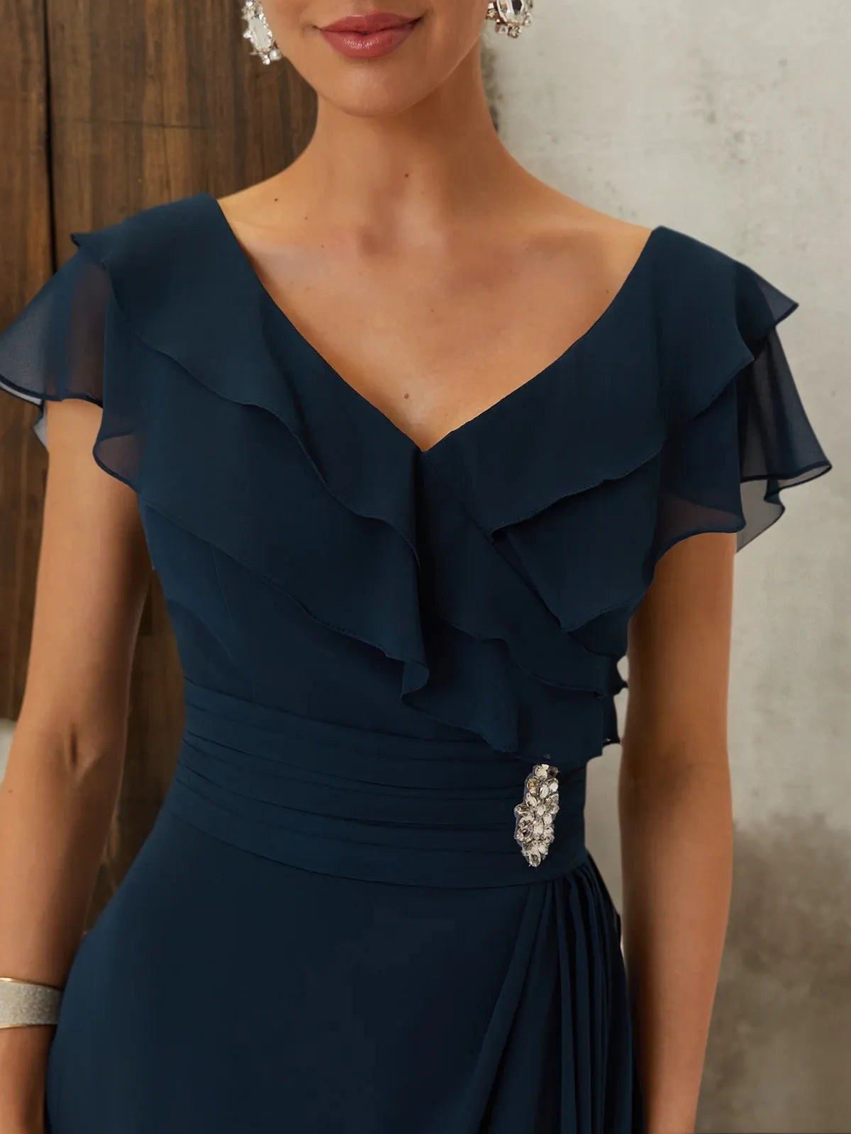 Bläulich-lila Rüschen Strass Chiffon V-Ausschnitt Kurzarm A-Linien Maxi Brautmutter- oder Bräutigamkleid