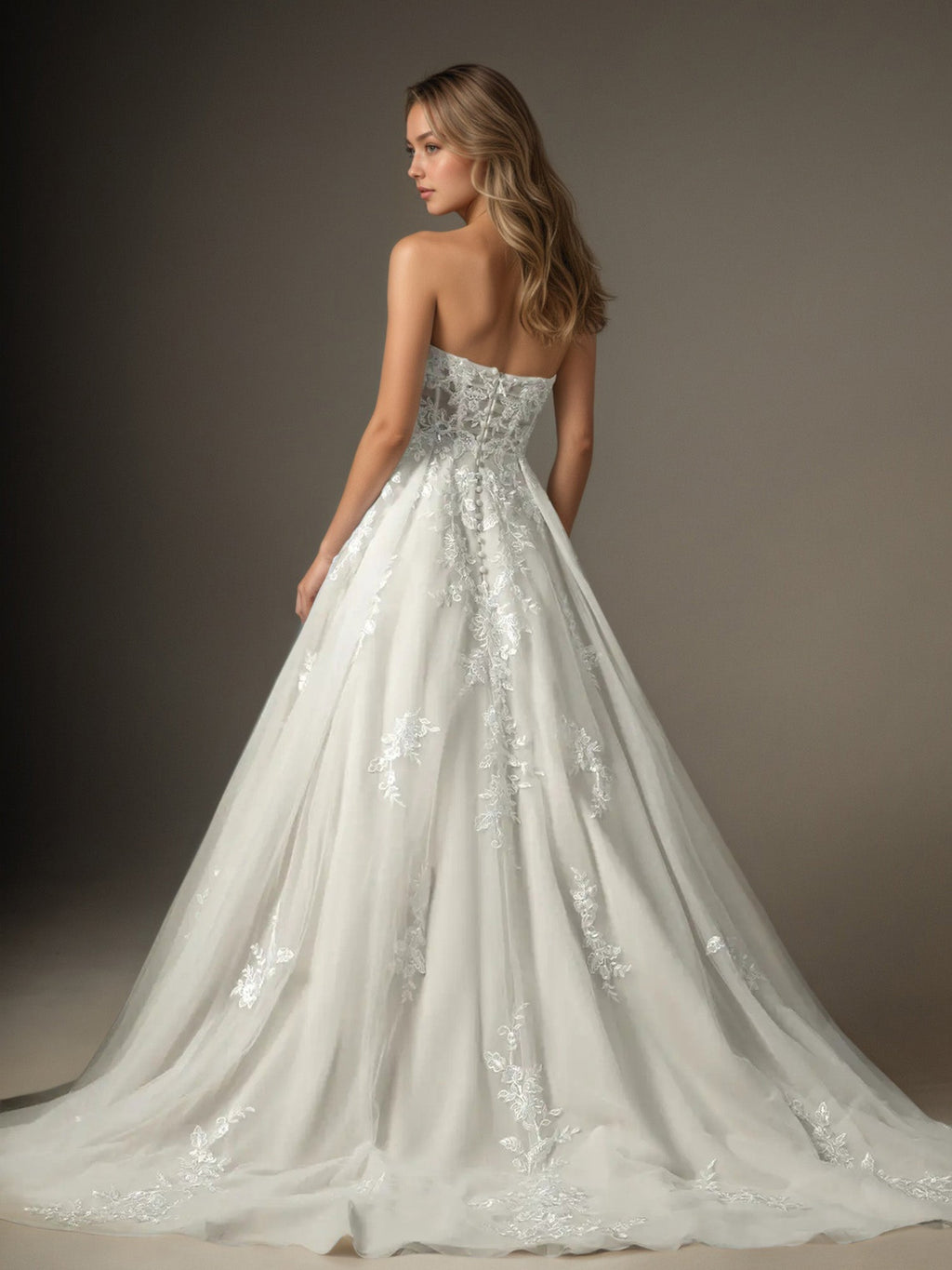 Robe de mariée blanche en ligne A bustier sans bretelles en dentelle
