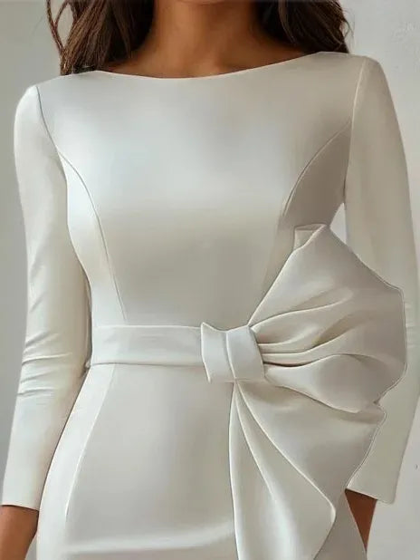 Weißes Kleid mit Schleife, Boot-Ausschnitt und dreiviertel Ärmeln, Etuikleid in Midi-Länge