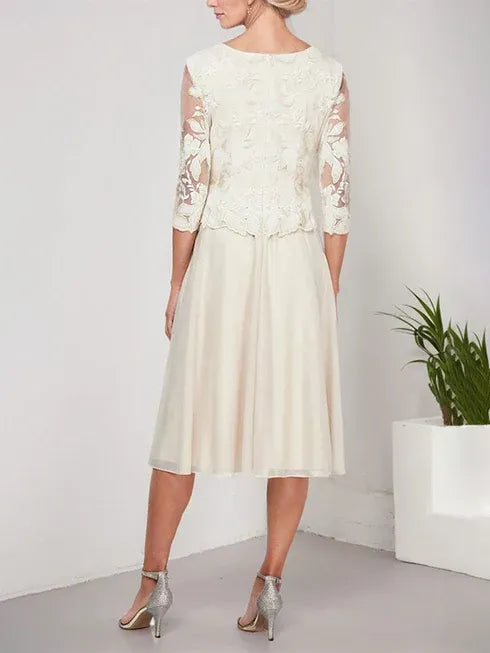 Robe de mère de la mariée en mousseline dentelle, coupe trapèze, longueur thé, col arrondi, avec broderie