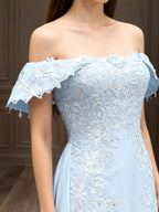 Elegantes schulterfreies Chiffon-Etuikleid lang Mutter der Braut mit Spitzenapplikationen