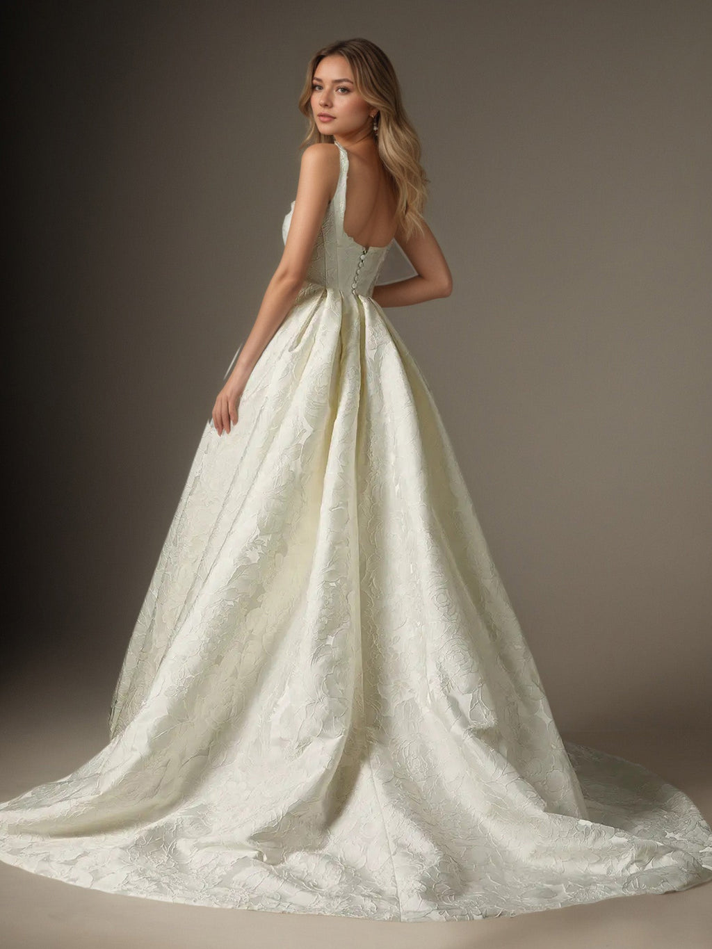 Robe de mariée blanche style robe boule avec poches en jacquard floral
