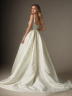 Robe de mariée blanche style robe boule avec poches en jacquard floral