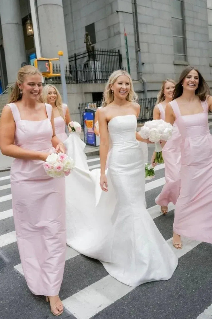 Vestido longo de madrinha rosa, modelo tubinho, alças, decote quadrado, sem mangas, em cetim