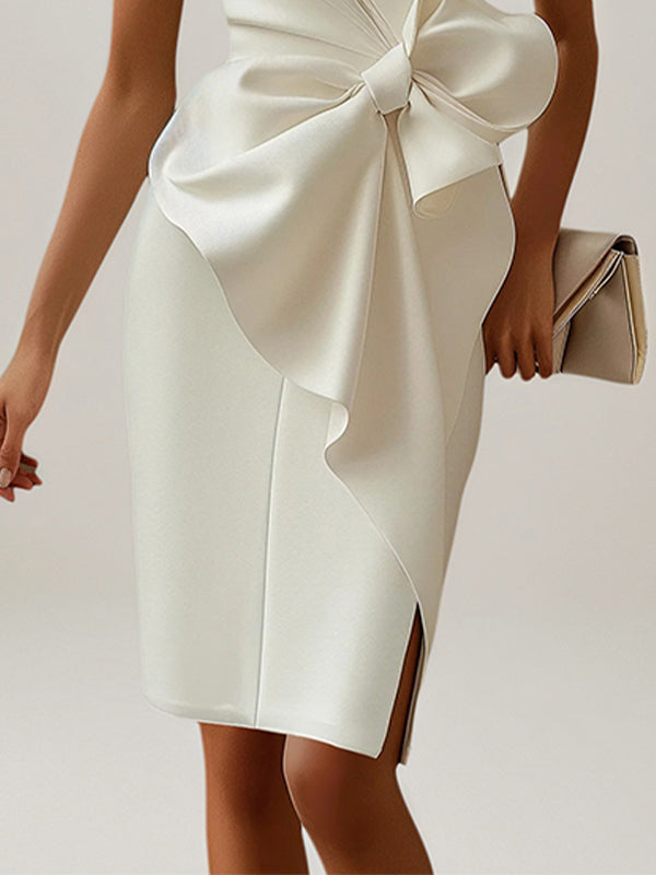Robe blanche en crêpe stretch, col rond, sans manches, longueur genou avec nœud