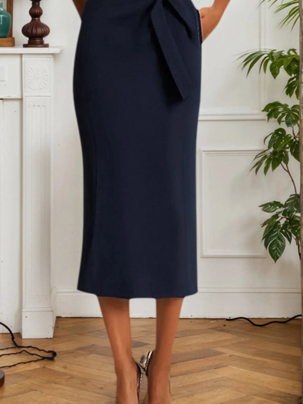Arbeitskleid Dunkelblau V-Ausschnitt ärmelloses Midikleid