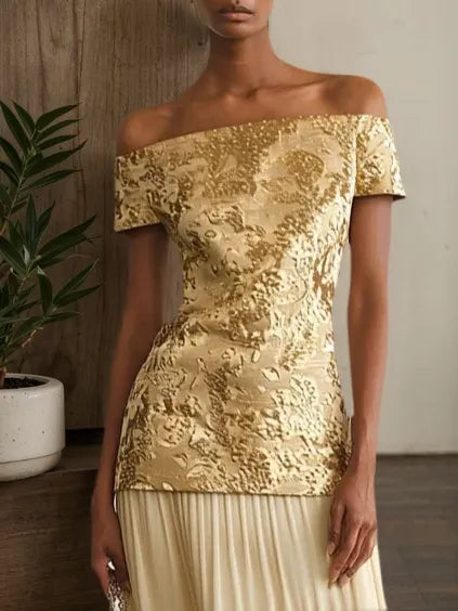 Vestido largo maxi en línea A clásico en jacquard dorado con abertura, hombros descubiertos y mangas cortas