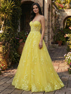 Abito da sera con corsetto in tulle senza spalline giallo con applicazioni in pizzo floreale