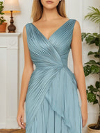 Abito formale a strati, blu, senza maniche, plissettato, scollo a V, abito lungo maxi