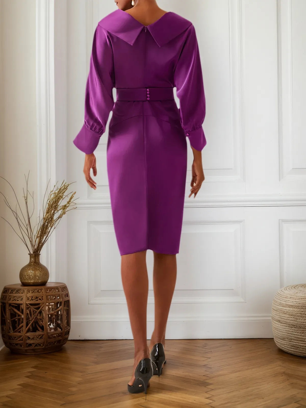 Vestido midi púrpura de satén con cuello en V, cuello con solapa y mangas largas