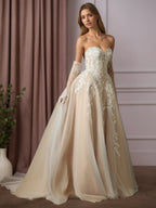 Abito da sposa bianco champagne a gonna ampia senza spalline in pizzo
