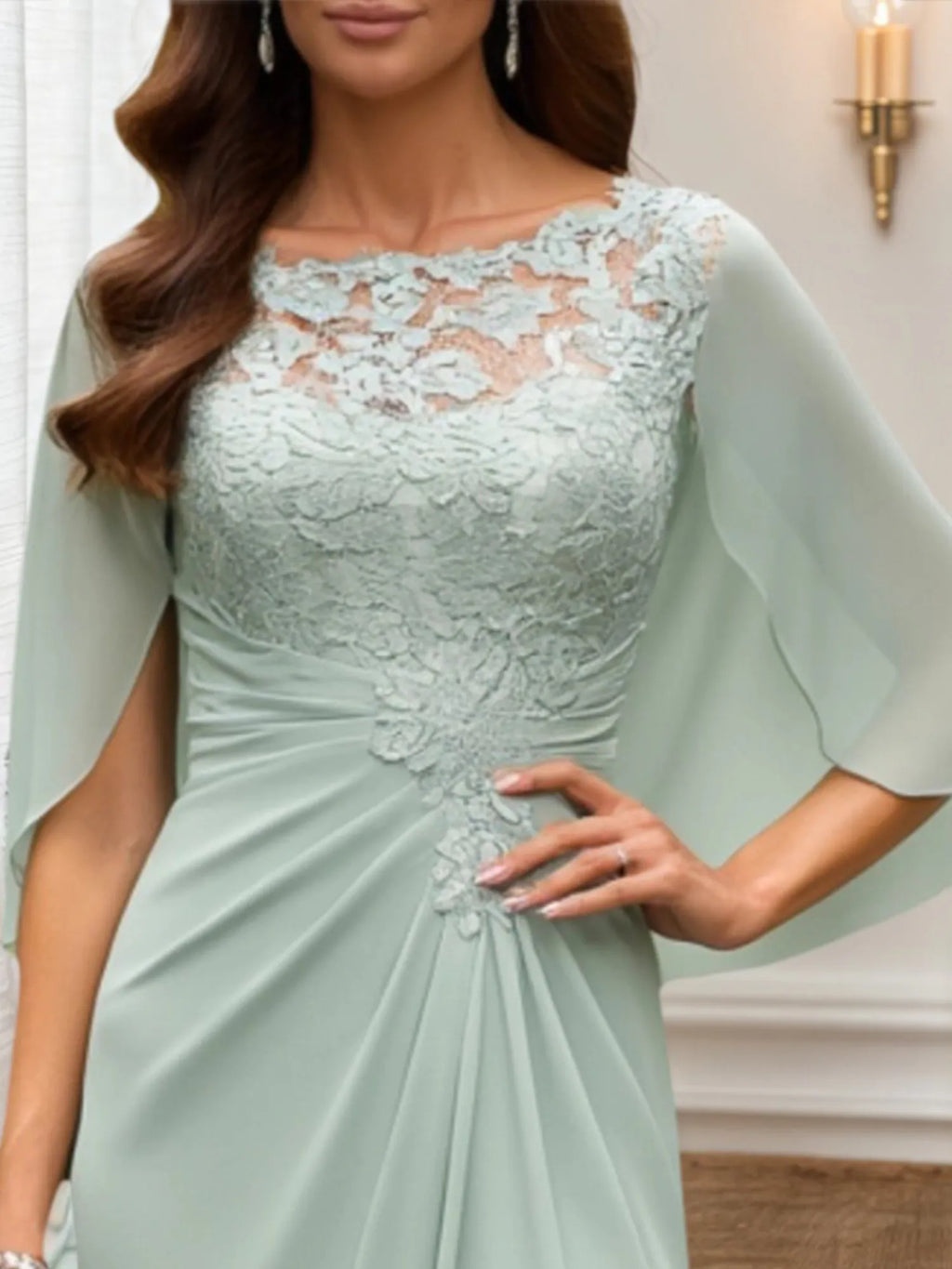 Vestido para madre de la novia verde de encaje con cuello redondo y capa maxi
