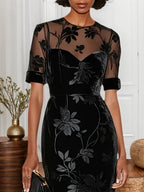 Schwarzes florales Mesh-Samt Kleid mit Rundhalsausschnitt, kurzen Ärmeln und A-Linien-Midilänge