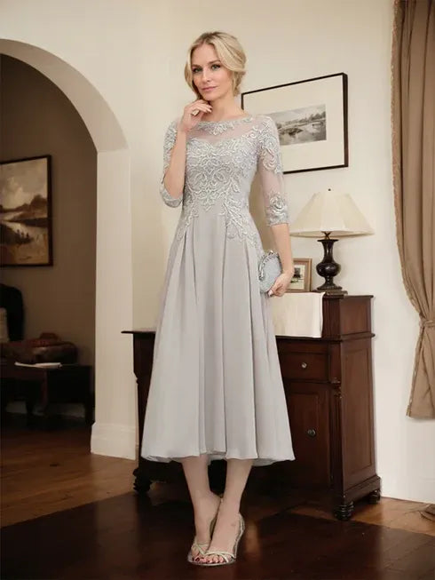Robe de mère de la mariée en chiffon dentelle coupe trapèze longueur thé avec encolure illusion et perles sequins