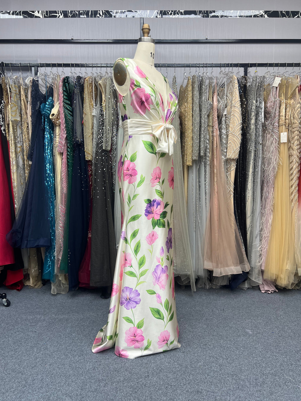 White Bow Floral V Neck Sleeveless Mermaid Gown Satin Dress