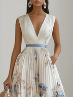 Abito midi bianco in chiffon plissettato con motivi floreali, scollo a V e senza maniche, linea a trapezio
