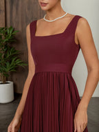 Vestido Maxi Clássico Plissado Vermelho Vinho, Decote Quadrado e Sem Mangas em A-Line