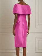 Abito midi in satin rosso con fiocco e scollo a barca