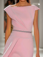 Vestido Midi Rosa com Decote Assimétrico, Manga Curta e Strass, Modelo A-Line