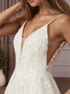 Abito bianco a linea A con scollo a V, paillettes e tulle senza maniche