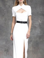 Robe de cocktail blanche à petit col montant avec fente et longueur au sol