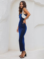 Vestido tubo azul marino de satén sin mangas, con escote off-shoulder y largo hasta el tobillo